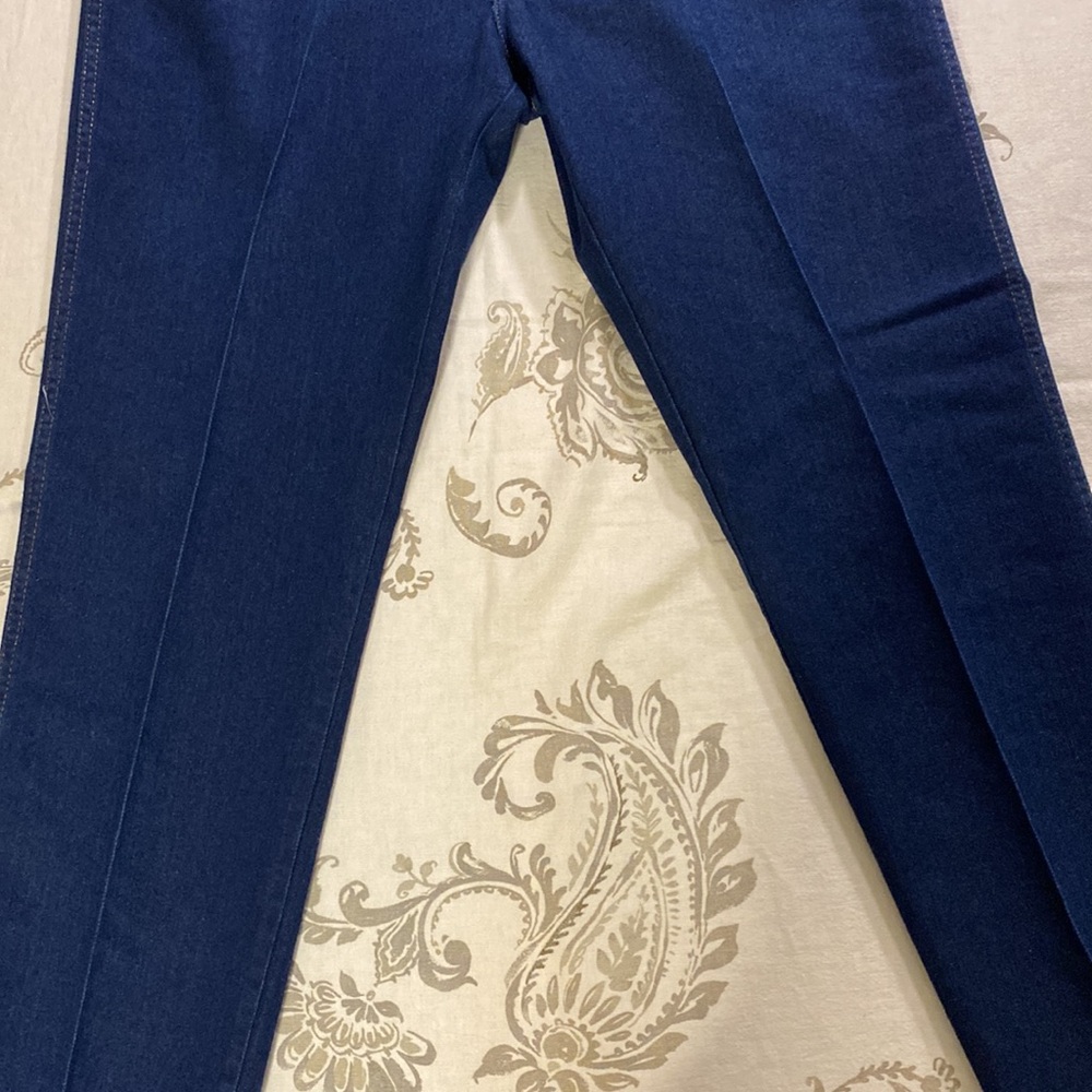 Wrangler dark wash jeans - Picture 3 of 13